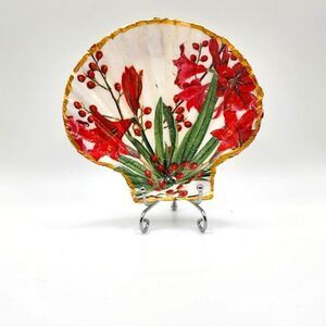 Decoupage Scalloped shell Red Flowers and Berries